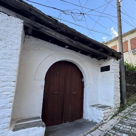 Pensión Stonetale Garden Gjirokastër