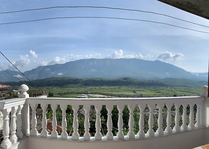 Casa de hóspedes Stonetale Garden Gjirokastër