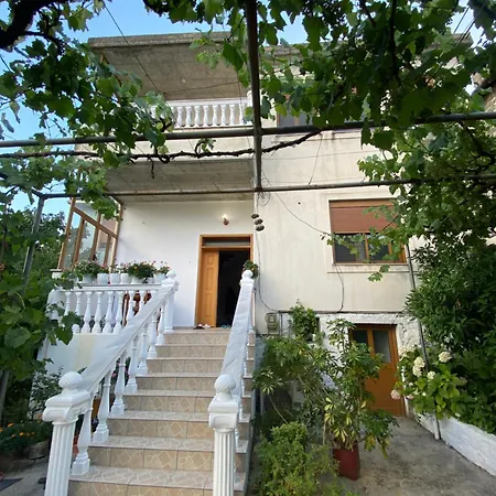 Guest house Stonetale Garden Gjirokaster
